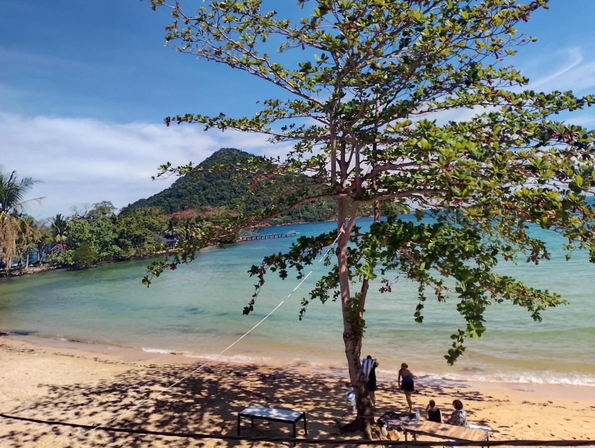 Golden Snake Guesthouse Beach ロンサレム島 エクステリア 写真