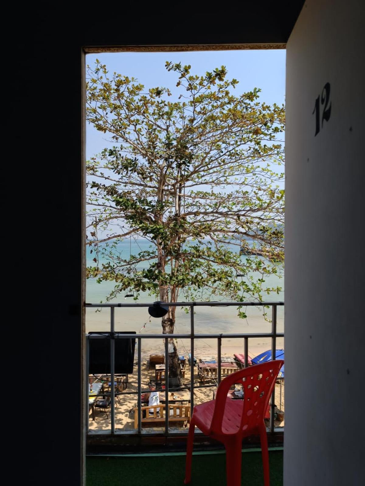 Golden Snake Guesthouse Beach ロンサレム島 エクステリア 写真