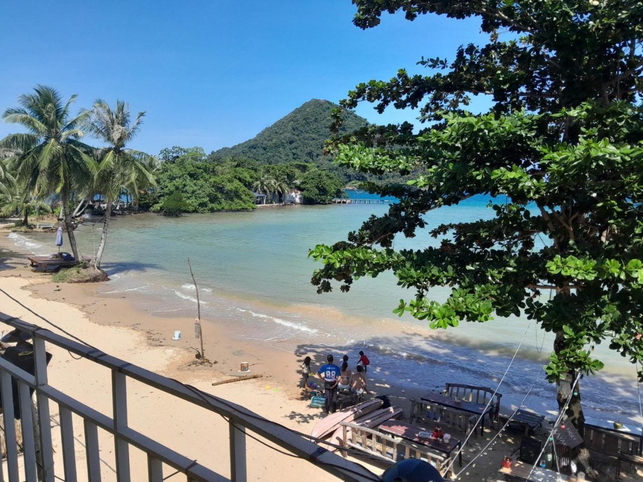 Golden Snake Guesthouse Beach ロンサレム島 エクステリア 写真